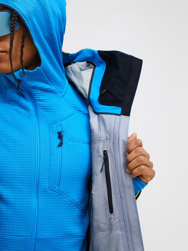 Vislight GORE-TEX C-Knit™ 3L Shell Jacket Men | Peak Performance Vislight GORE-TEX C-Knit™ 3L Shell Jacket Men | Peak Performance