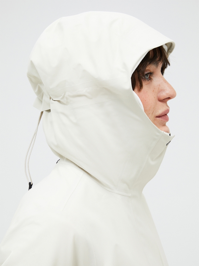 Cloudburst HIPE® 2.5L Shell Coat Women | Peak Performance Cloudburst HIPE® 2.5L Shell Coat Women | Peak Performance